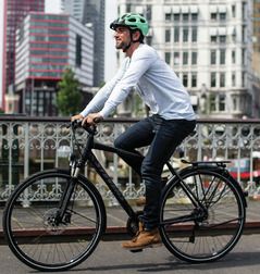 Abus Cykelhjelm Youn-I ACE glacier blue.