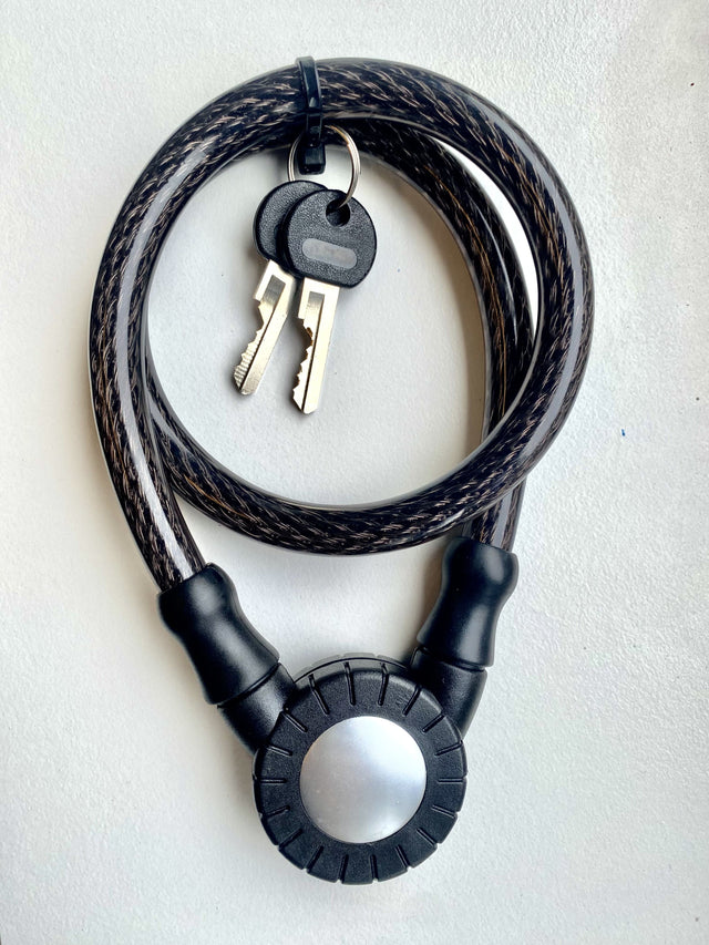 Kabellås med To Nøgler i Sort og Beskyttelse til Nøglehullet