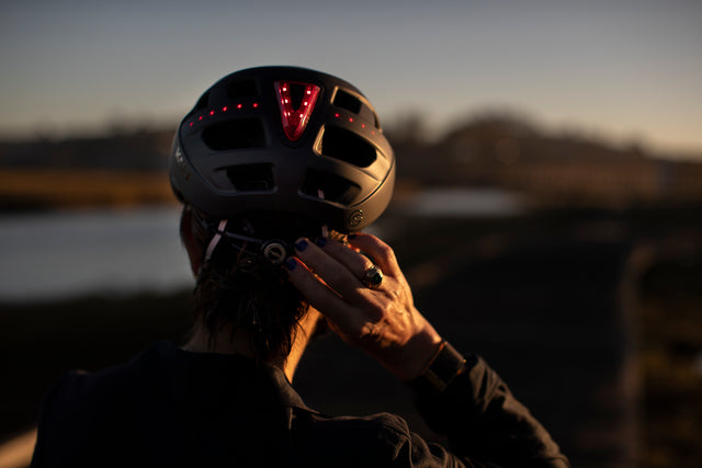 Kali Central Lit Sort Mat - Cykelhjelm