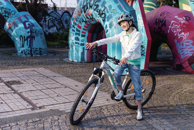 Abus Youn-I 2.0 graphite silver - Cykelhjelm