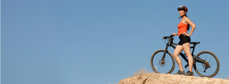 Har du svært ved at vælge cykelhjelm? Vi anbefaler to mærker