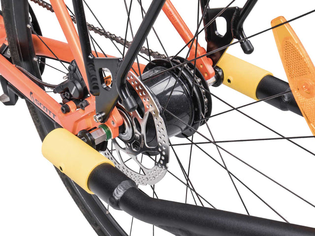Topeak Journey Trailer TX Axle Nut Kit monteret på navgear