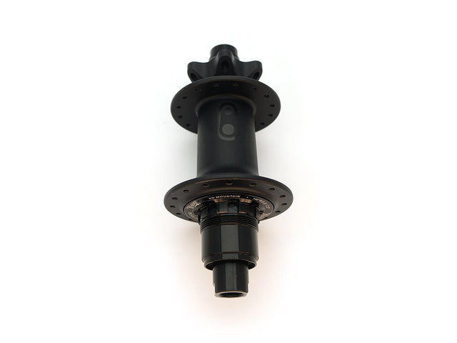 CrankBrothers Project 321 DH baghjulsnav, 12x157 mm, 32 huller, XD-body, sort – billede 1